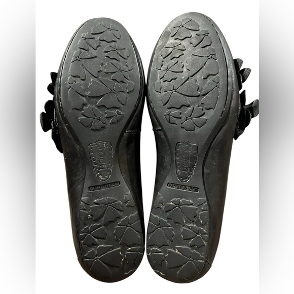 Born Women’s Black Leather Gemma Flats with Leather Flower Embellishments - Picture 12 of 16